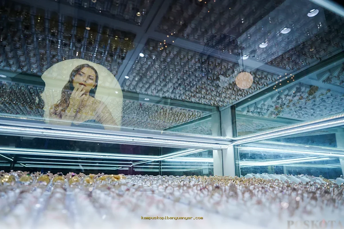 Harga Emas 24 Karat Naik Tajam Jelang Akhir Pekan, Capai Rp2.610.000 per Gram!