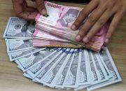 Rupiah Melemah Tajam, Tembus Level Rp16.802 per Dolar AS!