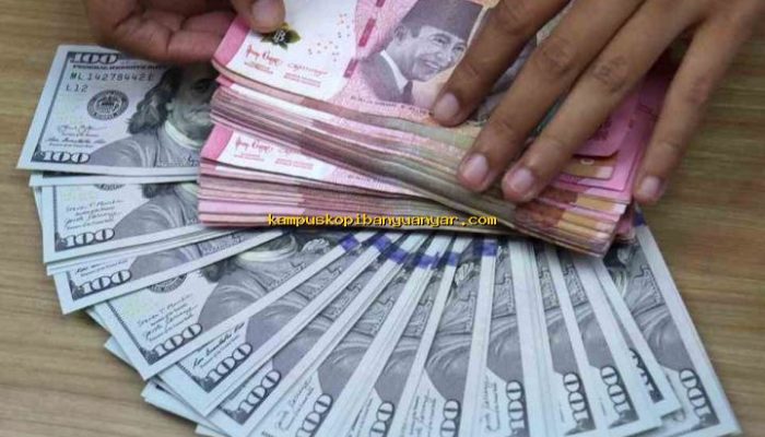 Rupiah Melemah Tajam, Tembus Level Rp16.802 per Dolar AS!