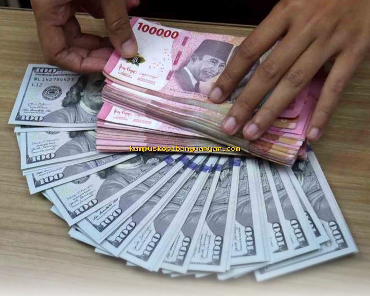 Rupiah Melemah Tajam, Tembus Level Rp16.802 per Dolar AS!