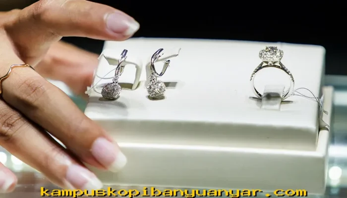 Emas 24 Karat Hari Ini 14 Maret 2026 Makin Murah, Harga Per Gramnya Turun Jadi Rp2.645.000!