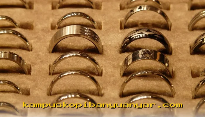 Emas 24 Karat Tetap Rp2.645.000 per Gram pada 16 Maret 2026, Apakah Ini Tanda Investasi yang Aman?